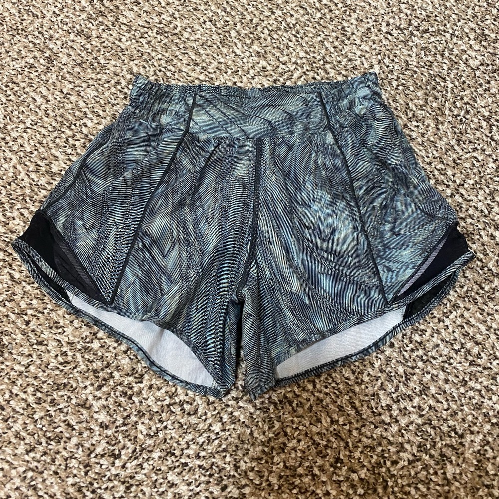 Lululemon Hotty Hot Low-Rise Short 2.5”